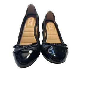 Me Too Lucy Pumps Black Slip On With Patent Leather Toe Bow SZ 9M